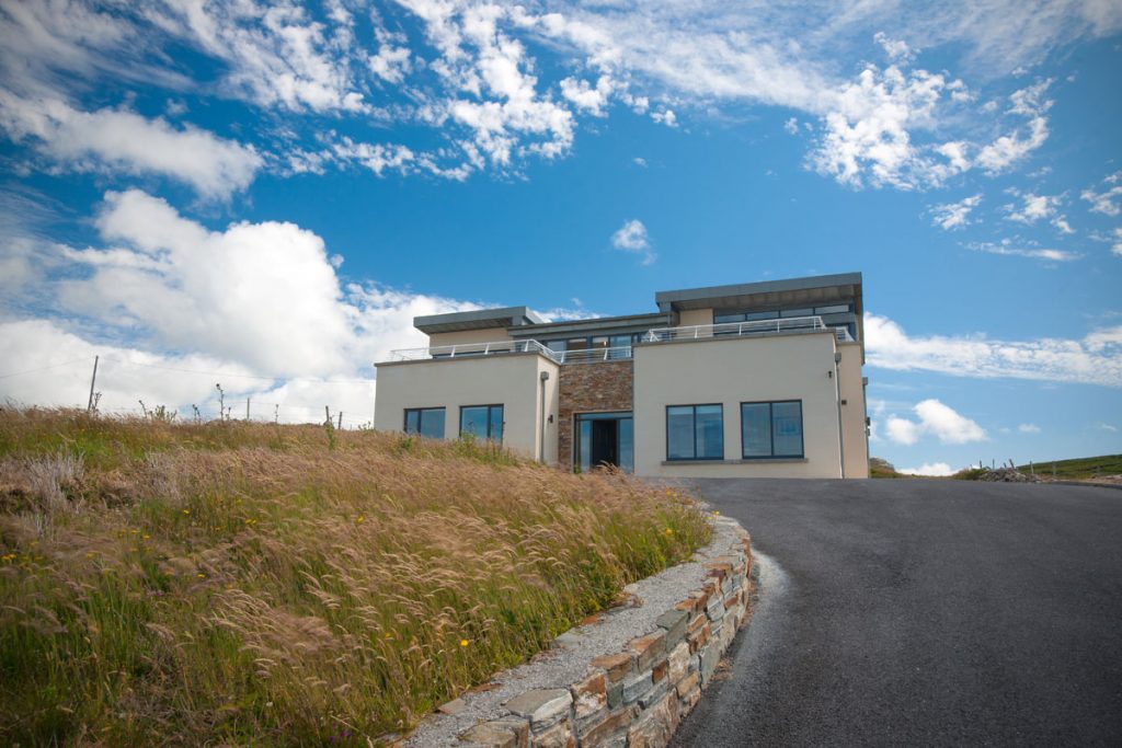 4 Bedrooms - Sleeps 8. A luxurious property overlooking Ballinakill Bay close to Moyard and Cleggan.