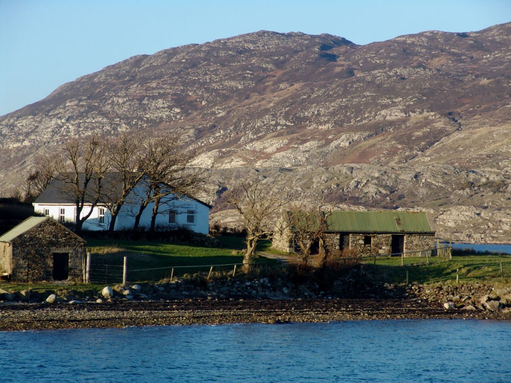 3 Bedrooms - Sleeps 7. Wi-fi available. Pets welcome. Lying on the shores of Ballinakill Bay, this cottage is almost fully surrounded by the sea and boasts its own sandy beach.