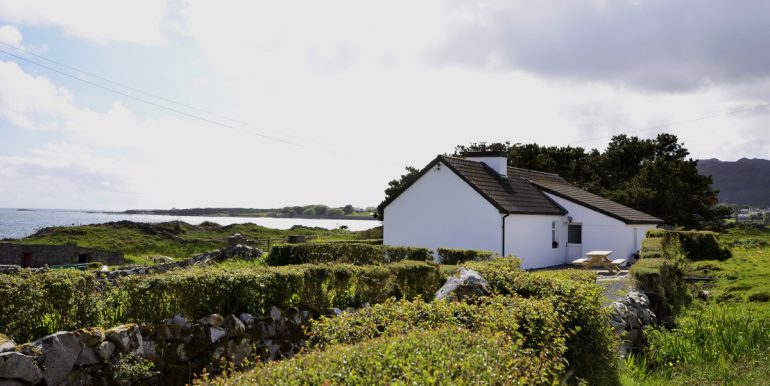Holiday Home Inishnee Roundstone Connemara (1)