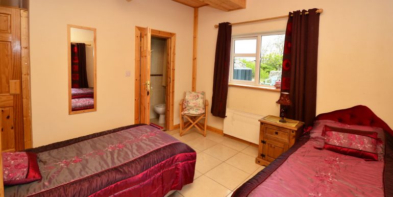 Holiday home to rent roundstone (11)