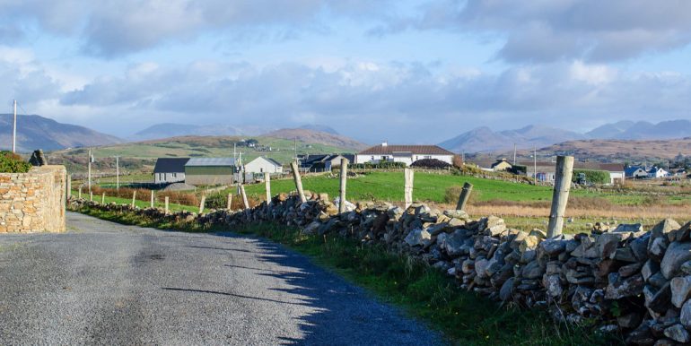 cottage on the wild atlantic way cleggan (1)