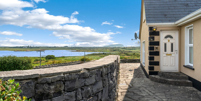 cottage to rent ballyconneely village connemara galway (1)