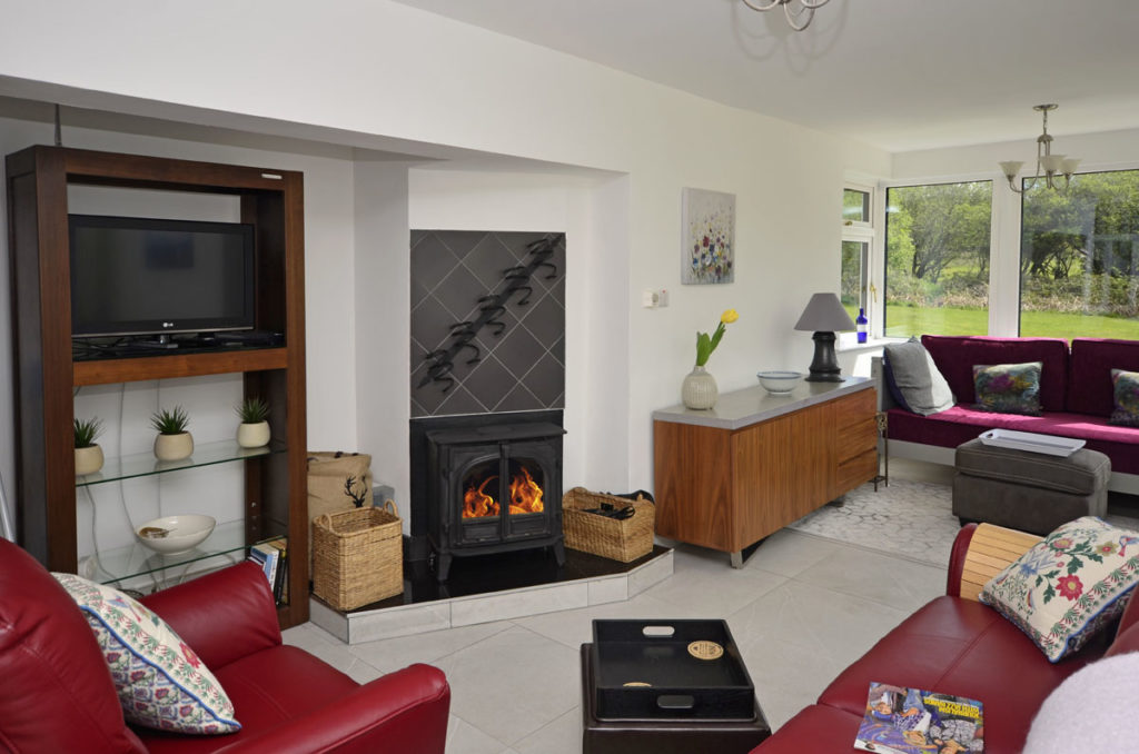 A beautifully decorated 3-bedroom home, sleeping 5/6, located in the Clifden Glen Holiday Village.