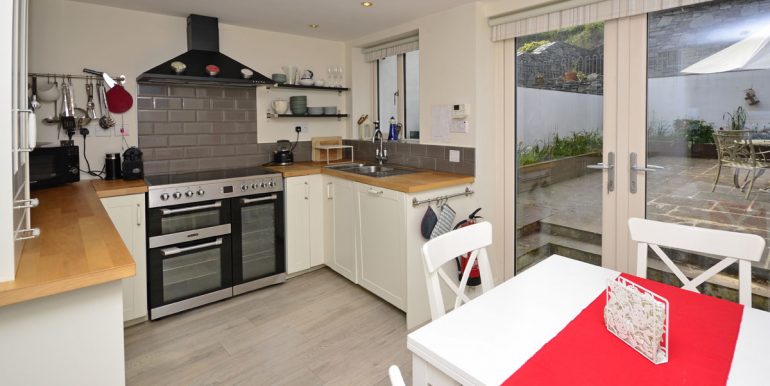 cottage to rent roundstone village (3)