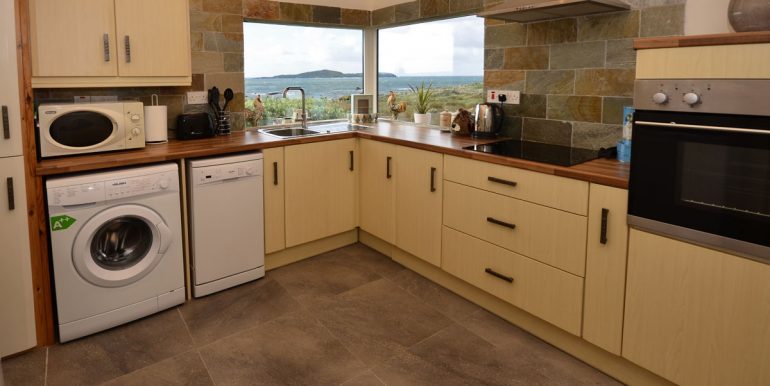 rent a holiday cottage near omey beach connemara (1)