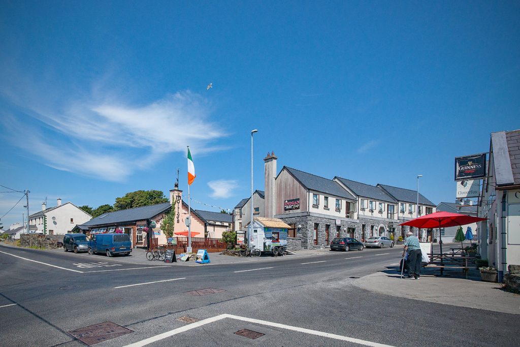 3 Bedrooms – Sleeps 4. Modern apartment in the heart of Letterfrack Village - an ideal base for a Connemara holiday.