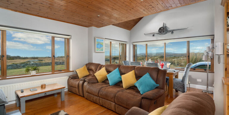 self catering house to rent in ballyconneely (2)