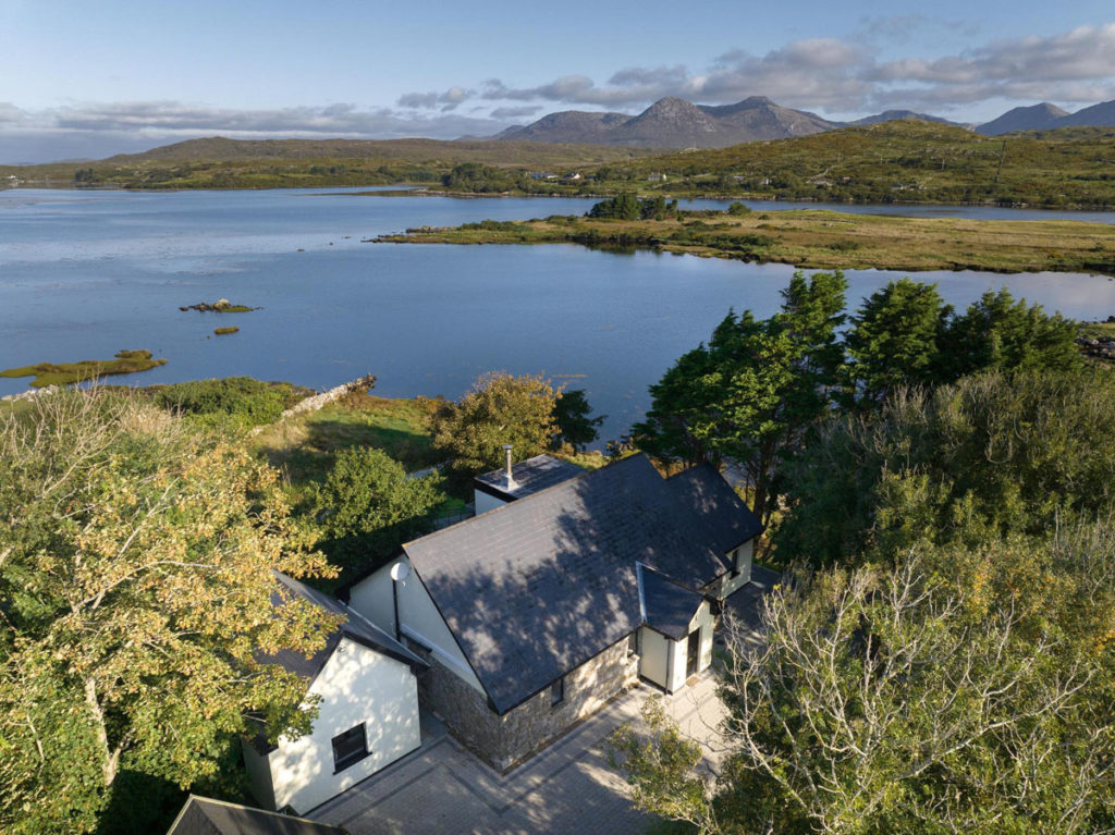 Sleeps 6-8. A luxuriously finished coastal property with private seashore access.