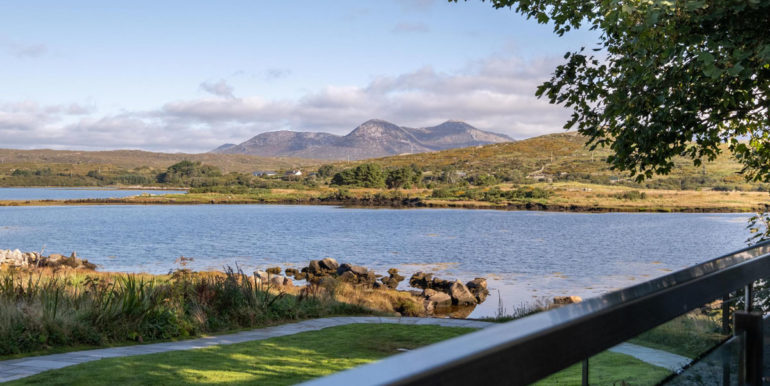 rent a self-catering cottage cashel connemara galway (4)