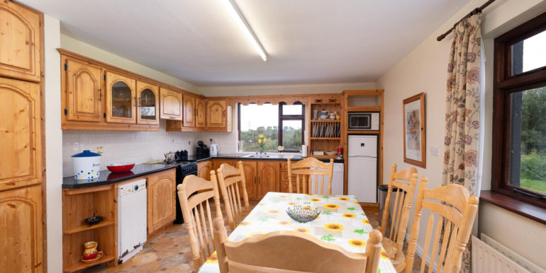 cottage to rent oughterard lough corrib (4)