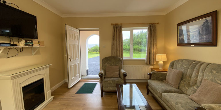 cottage to let cornamona clonbur galway (4).JPEG