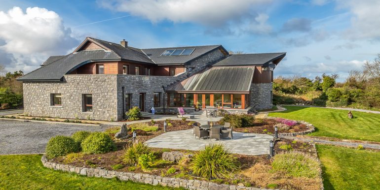 fishing lodge to rent oughterard lough corrib galway (1)