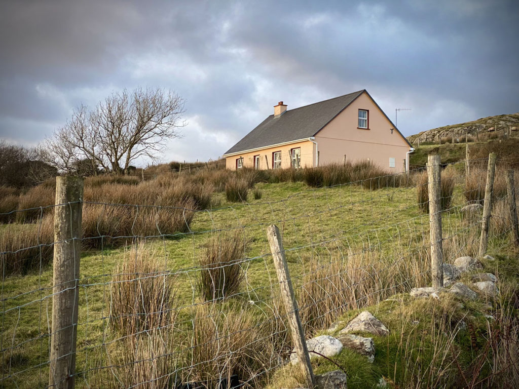 Near to Clifden town. Short breaks available all year round. High speed broadband.