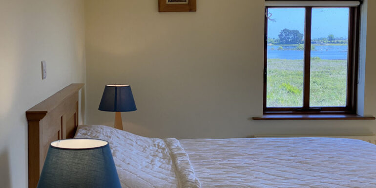 self catering cottage lough corrib oughterard (5).JPEG