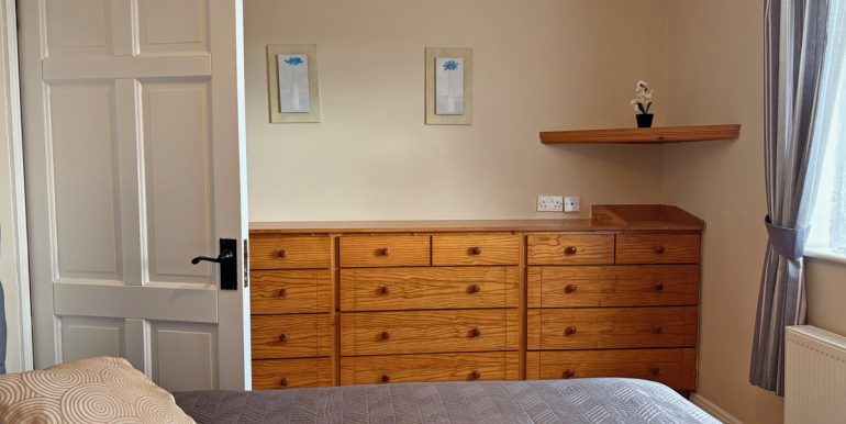 self catering holiday home roundstone village connemara near dogs bay (3)