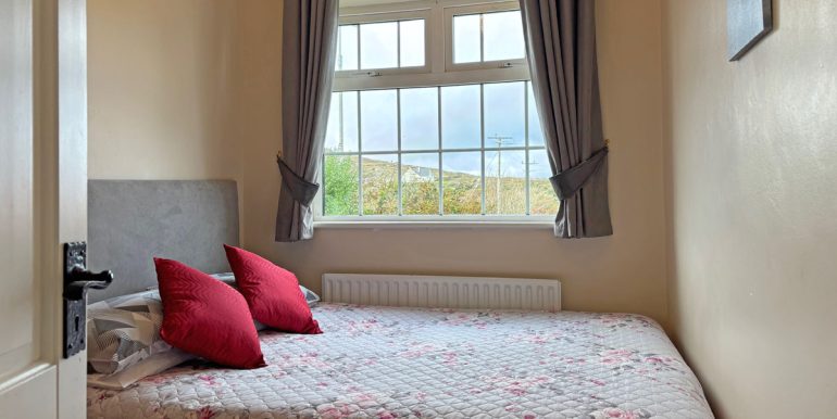 self catering holiday home roundstone village connemara near dogs bay (4)