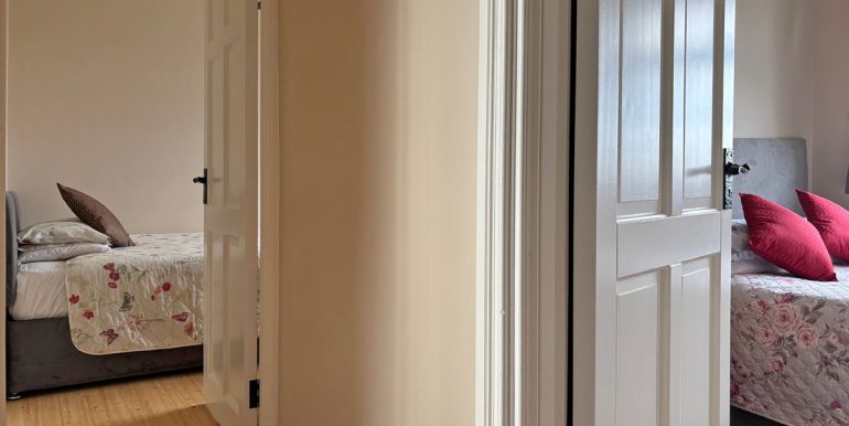 self catering holiday home roundstone village connemara near dogs bay (5)