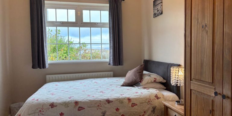 self catering holiday home roundstone village connemara near dogs bay (6)