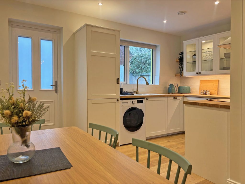 A modern townhouse conveniently located in Clifden town. Ideal for couples, families or solo travellers
