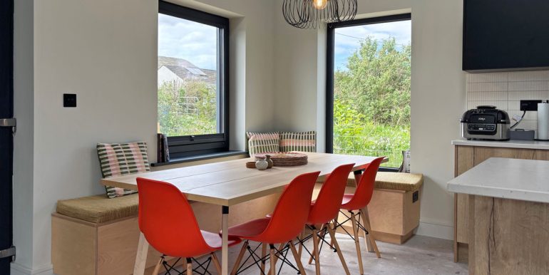 cottage to rent roundstone village (1)