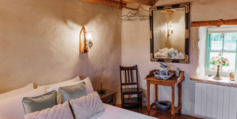 holiday home patsys cottage oughterard (2)