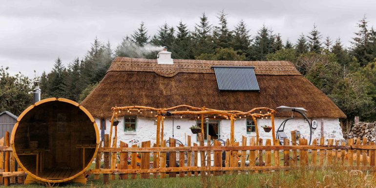 self catering thatched cottage oughterard (1)